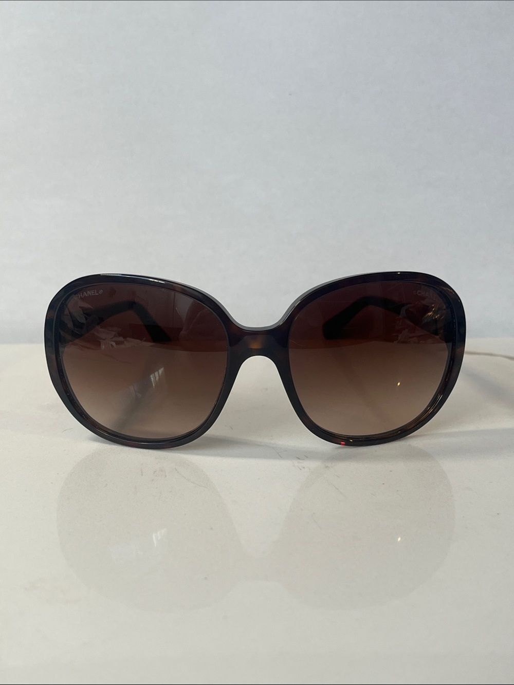 Authentic CHANEL Tortoiseshell Sunglasses with Brown Gradient Lenses 5285